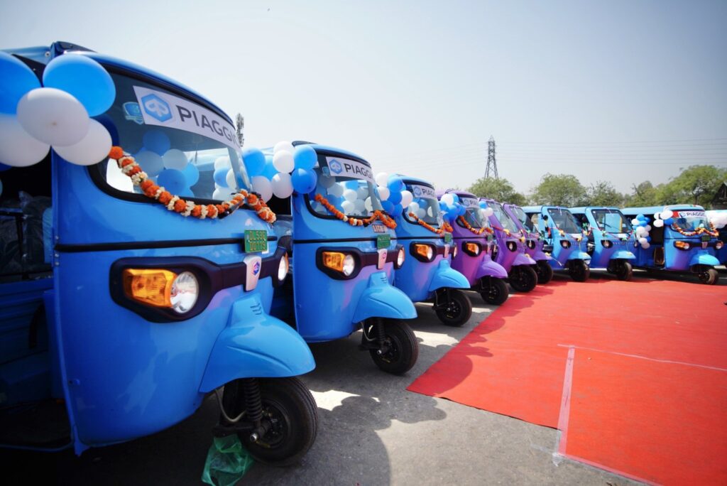 elhi-Government-launches-electric-autos-2